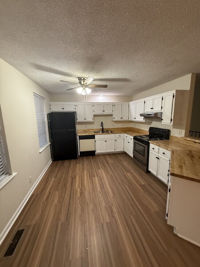 Foto del edificio - 821 Hillmore Dr