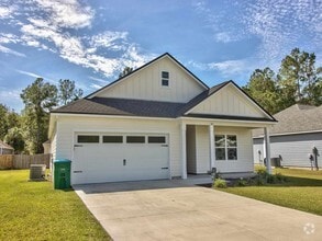 Building Photo - 102 Churchill Dr