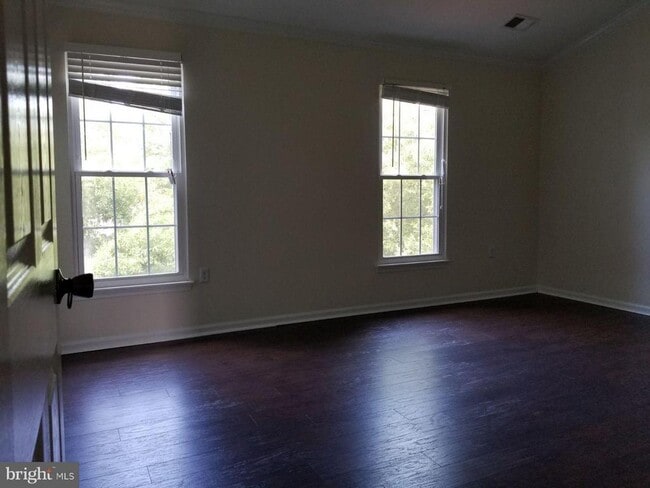 Building Photo - 2420 Sandwich Ct