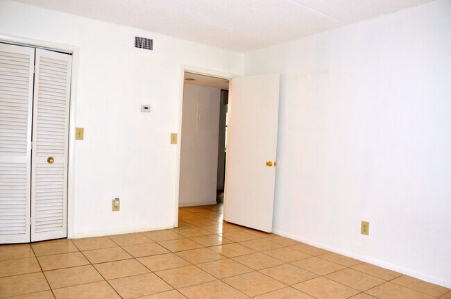 Foto del edificio - 2814 Somerset Park Dr