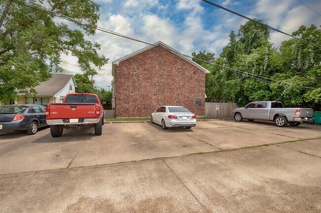 Building Photo - 3918 McKinney Dr