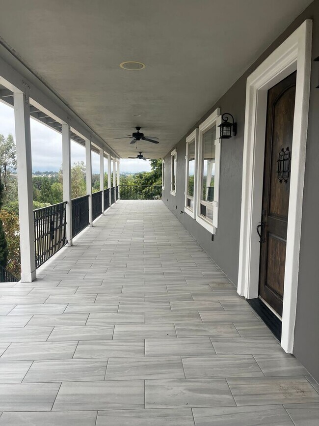 Building Photo - Custom Executive 4bd/3bath home on 2 acres...