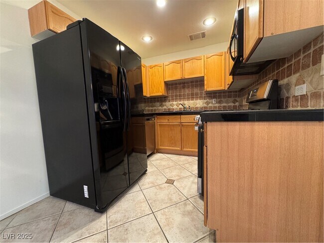 Foto del edificio - 301 Pine Haven St