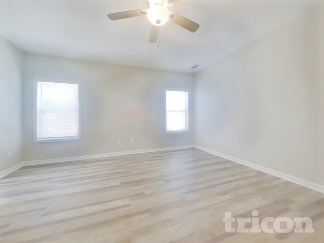 Foto del edificio - 125 Cypress Ct