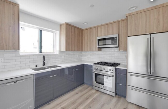 Foto del edificio - Newer Townhouse Available!