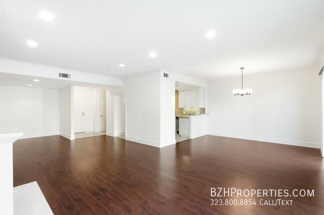 Foto del edificio - 1050 1/2 S Holt Ave. -402