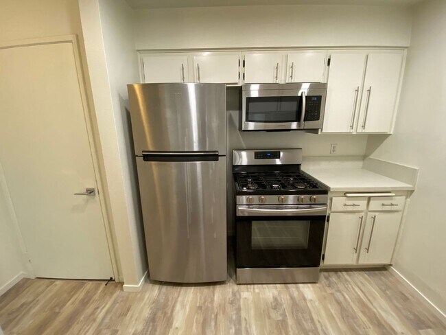 Foto del edificio - 3715 S Canfield Ave