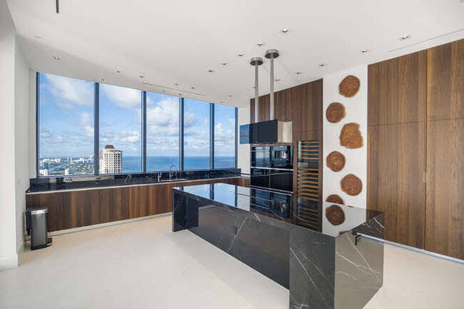 Foto del edificio - 17141 Collins Ave