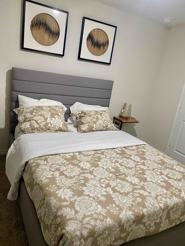 Foto del edificio - 8129 Trudy Ln