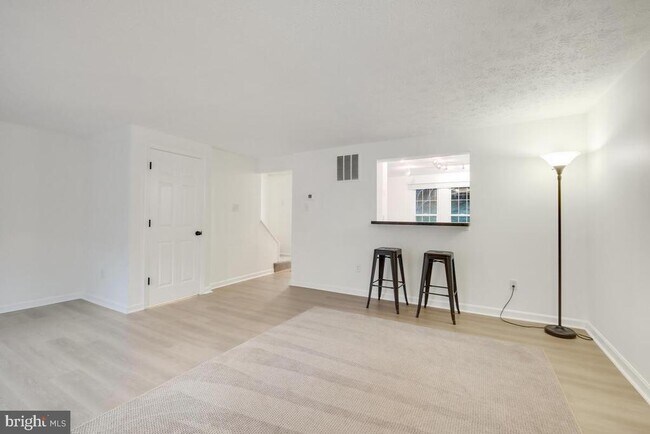 Foto del edificio - 1420 Point O Woods Ct