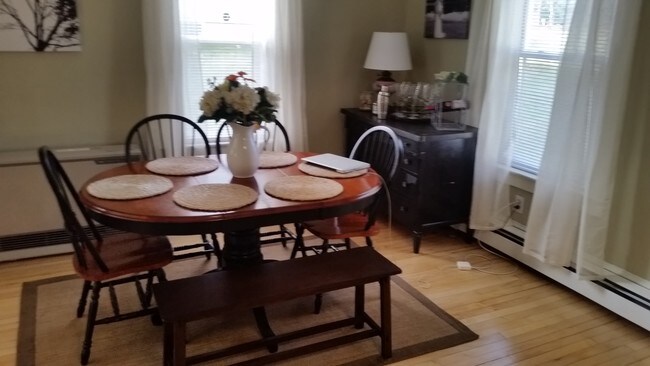 Comedor - 237 Main St