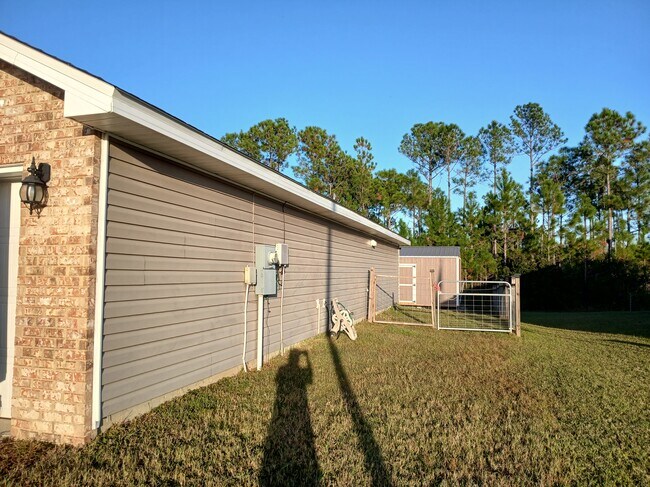 Building Photo - 35 Whisperwood Ln