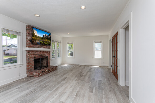 Foto del edificio - 859 N Kenwood St