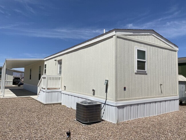 Foto del edificio - 2060 N Center St