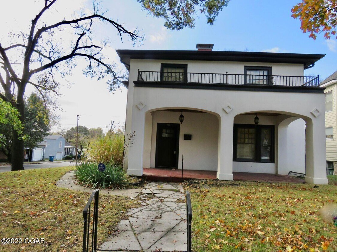 Primary Photo - 602 N Byers Ave