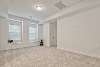 Building Photo - 323 Highland Bayou Dr