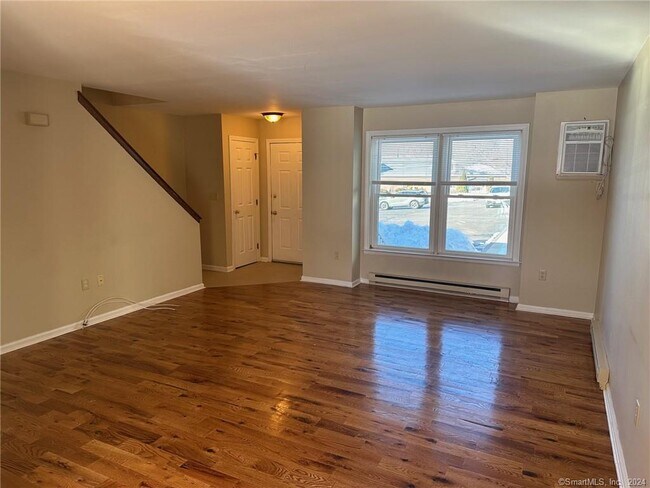 Building Photo - 456 Atwater St