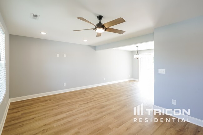 Building Photo - 399 Green Hills Dr