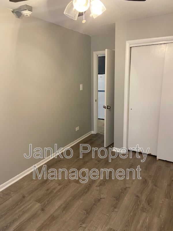 Foto del edificio - 3341 Commercial Ave