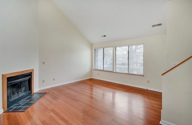 Building Photo - 1583 Birnam Dr