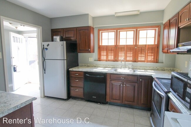 Building Photo - 2 br, 1 bath House - 6160 Strasburg Drive ...
