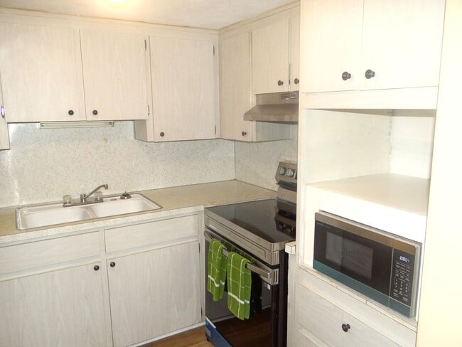 Building Photo - 1/1 condo - 55+ community
