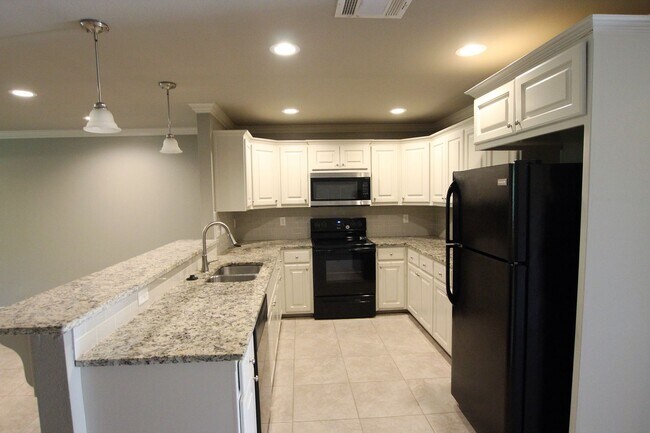 Building Photo - Beautiful 2 Bedroom, 2 Bathroom Townhome in South Tyler – Whitehouse ISD! 1/2 OFF FIRST FULL MONTH!