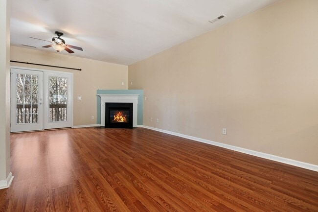Building Photo - Bright and open townhome in South Durham!