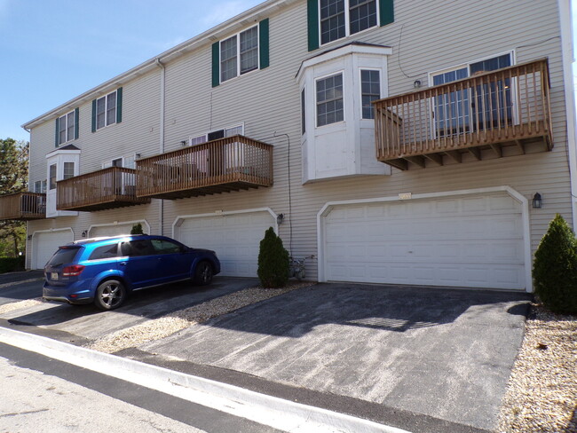 Building Photo - 5233 Stoneridge Ct