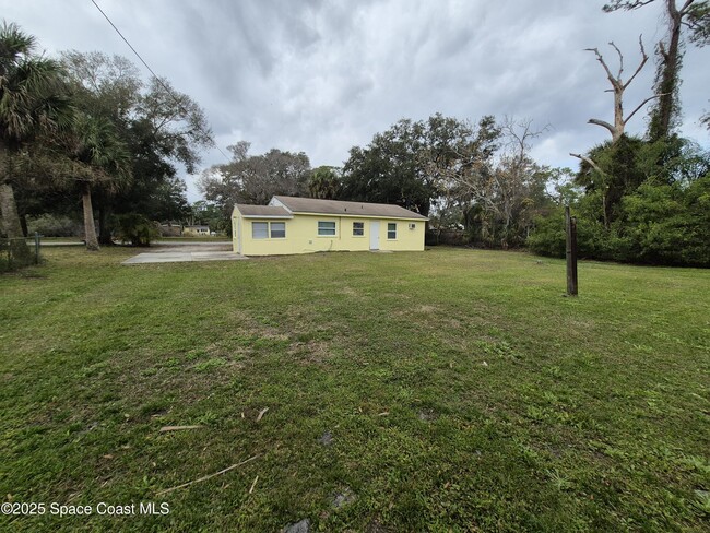 Building Photo - 616 S Kentucky Ave