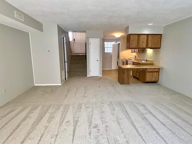 Building Photo - 609 White Oak Dr
