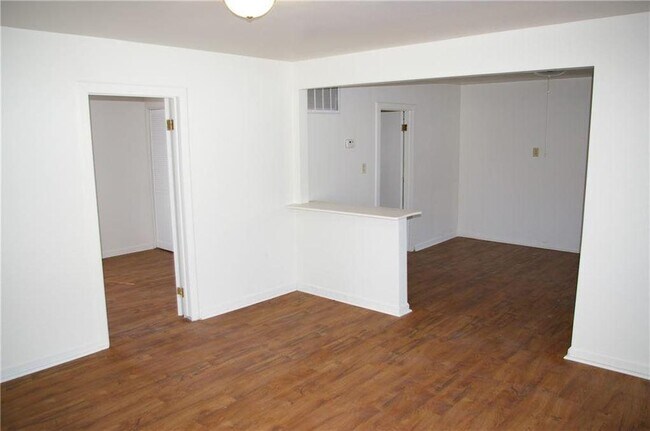 Foto del edificio - 2446 S RYBOLT AVENUE