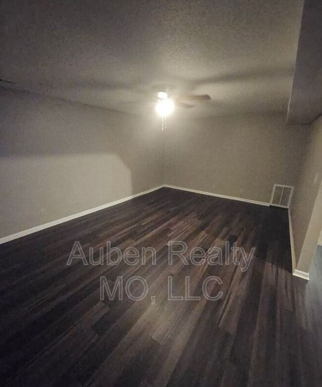 Building Photo - 11757 Wood Oak Ave