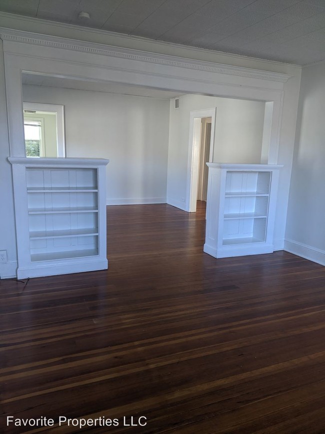 Building Photo - 300 Schraffts Dr
