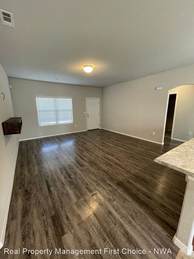 Foto del edificio - 3 br, 2 bath House - 2429 Sebright Avenue
