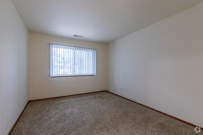 2BR 1,5 BA - 908SF primer dormitorio - Glenview Gardens Apartments