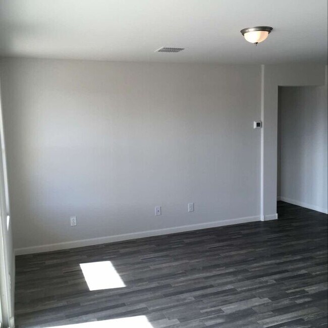 Foto del edificio - 705 W Raymond St