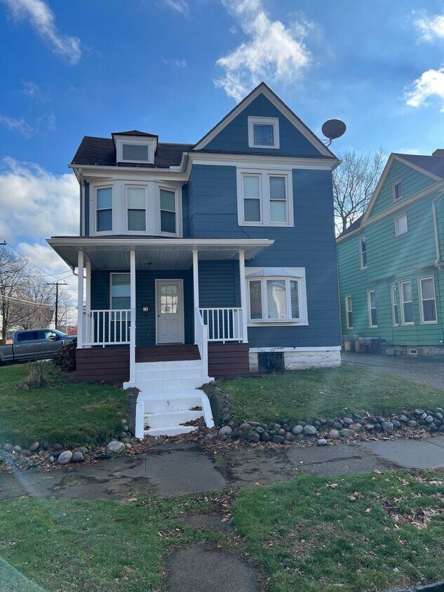 Primary Photo - 4 br, 1 bath House - 903 W. 9th St