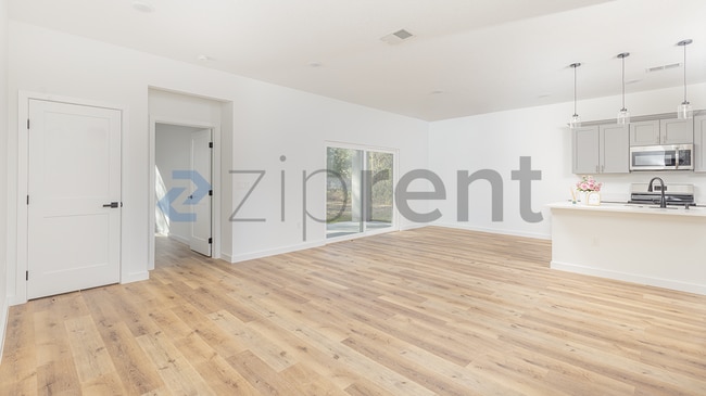 Foto del edificio - 7104 N Maltese Dr