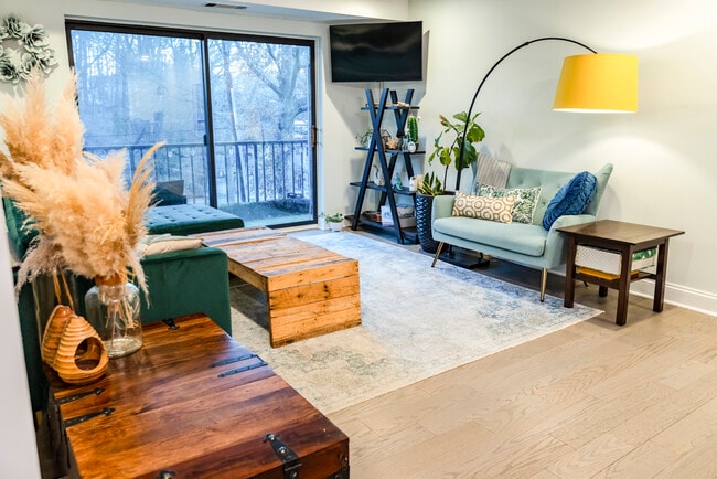 Foto del edificio - 575 Thayer Ave