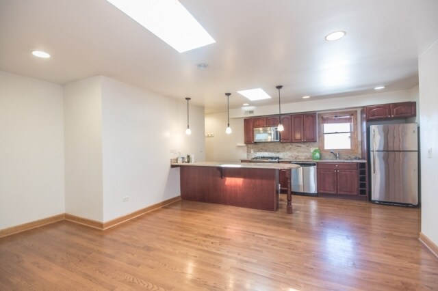 Building Photo - 2652 N Wilton Ave