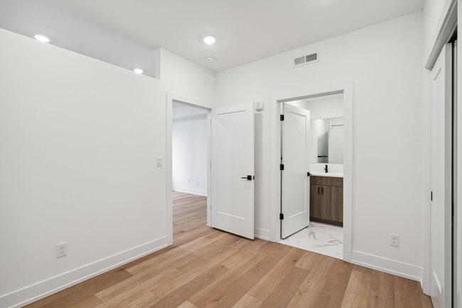 Interior Photo - The Crown on Leland