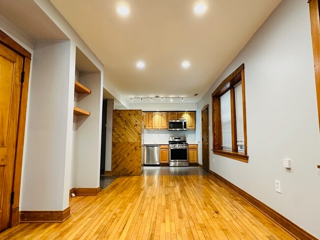 Building Photo - 1110 N Oakley Blvd