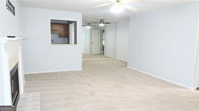 Foto del edificio - 407 Berkeley Woods Dr