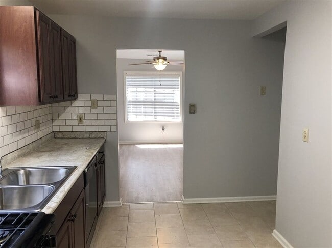 Kitchen - 3522 Stuart Rd