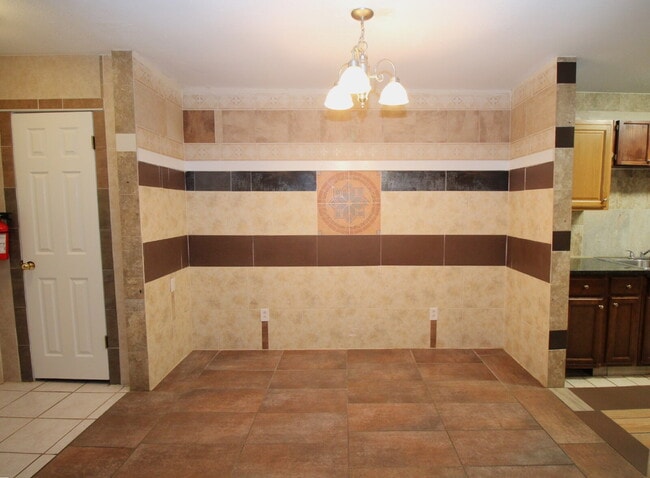 Building Photo - North Pensacola 2-Bed, 1-Bath Quadplex – Pet-Friendly, Available 1/6