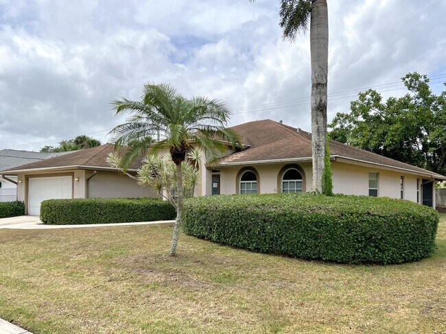 Building Photo - 116 Queens Ln