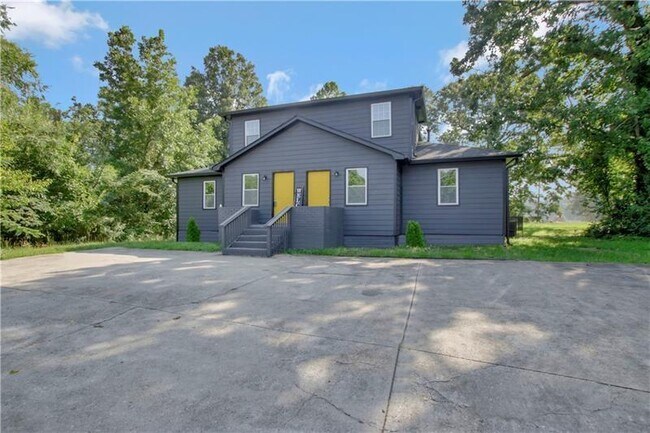 Building Photo - 551 Valley Hill Rd SE