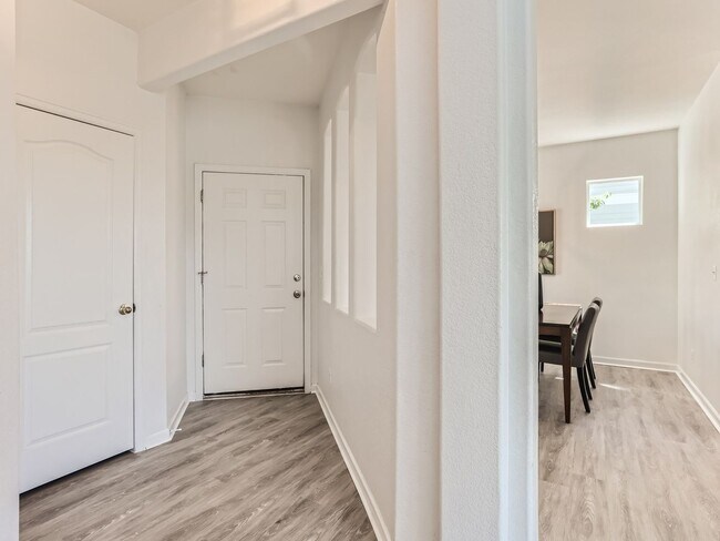 Building Photo - 20046 E Lasalle Dr