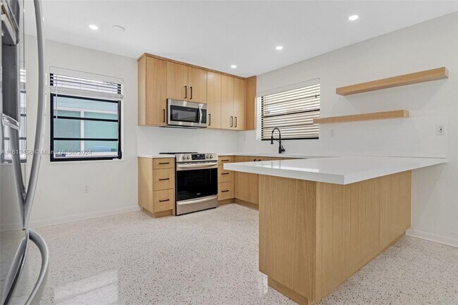 Building Photo - 370 NW 61st Ave
